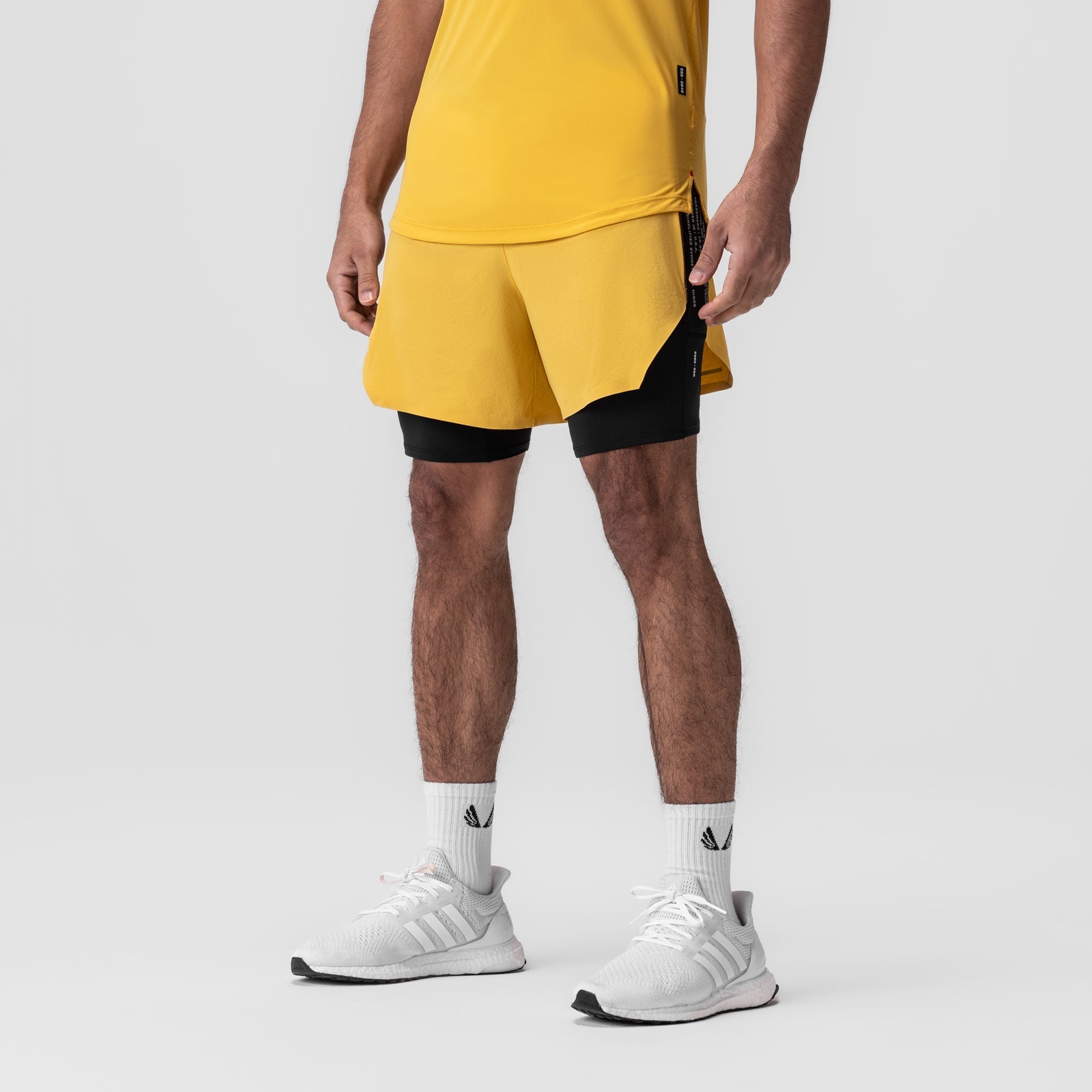 0953. Aerotex™ Hybrid Liner Short - Amber/Black
