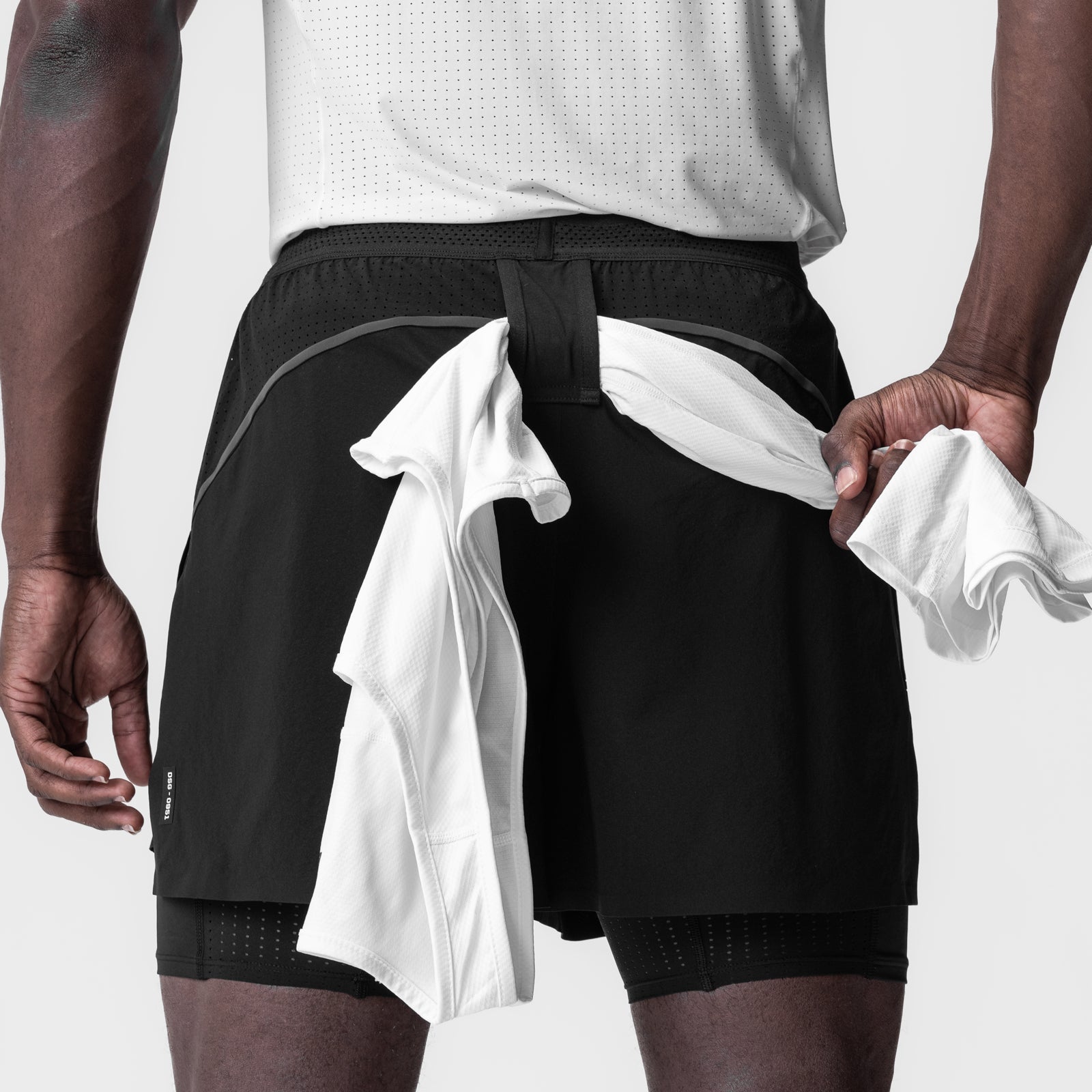 0951. Aerotex™ 4" High Split Liner Short - Black/Black