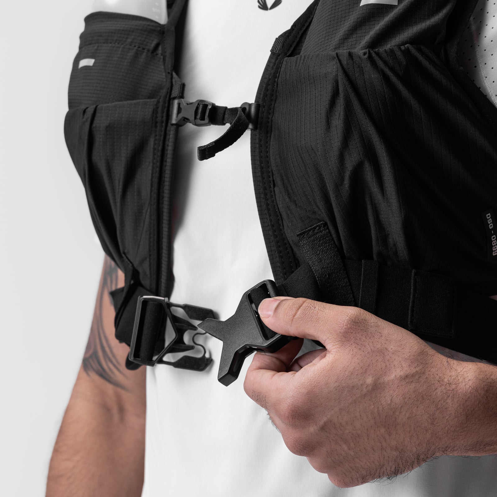 0899. 2-in-1 Packable Run Vest - Black