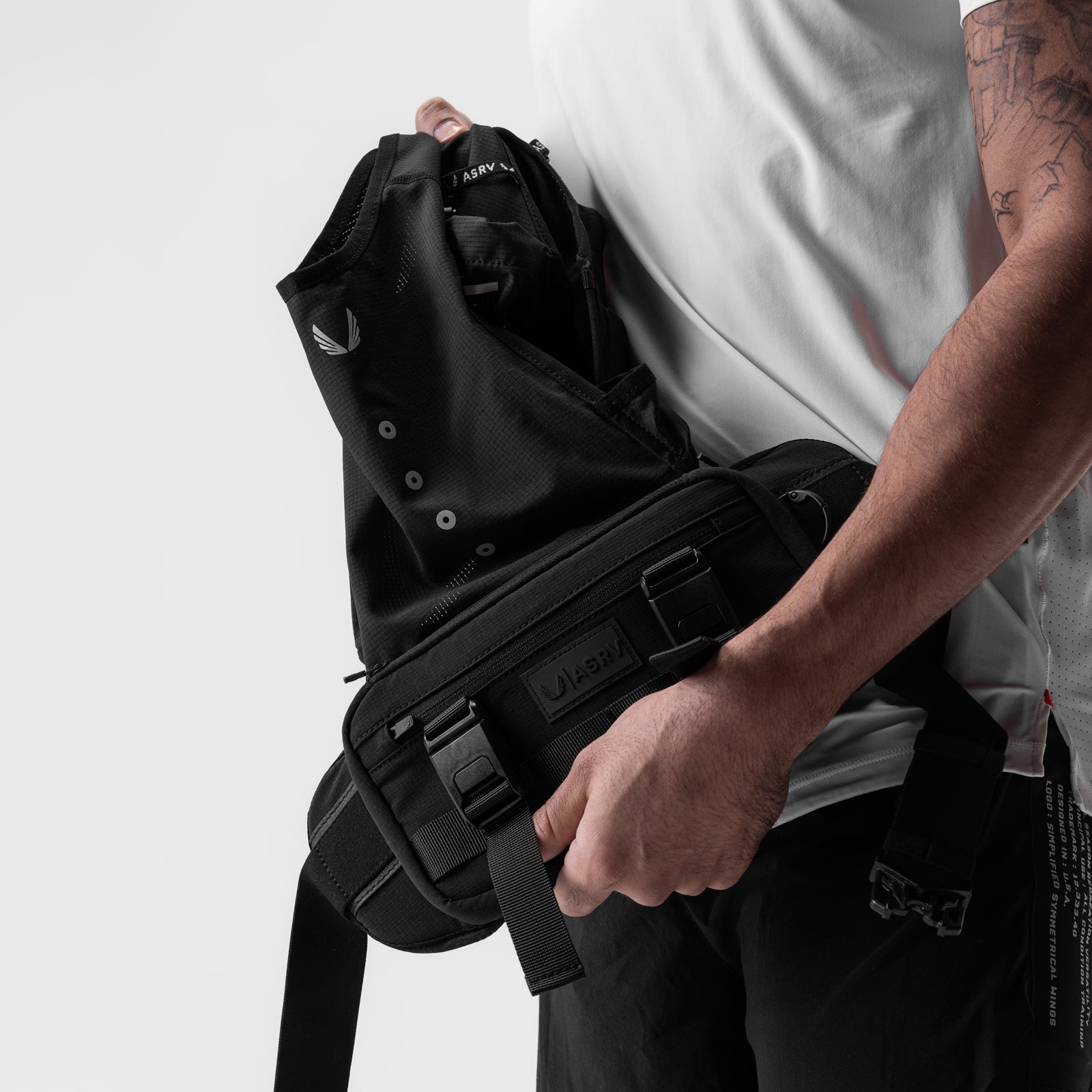 0899. 2-in-1 Packable Run Vest - Black